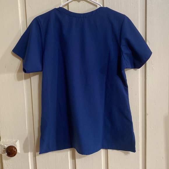 NWOT Scrub Top - Picture 5 of 5